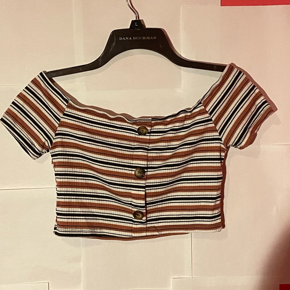 Off the shoulder crop tee